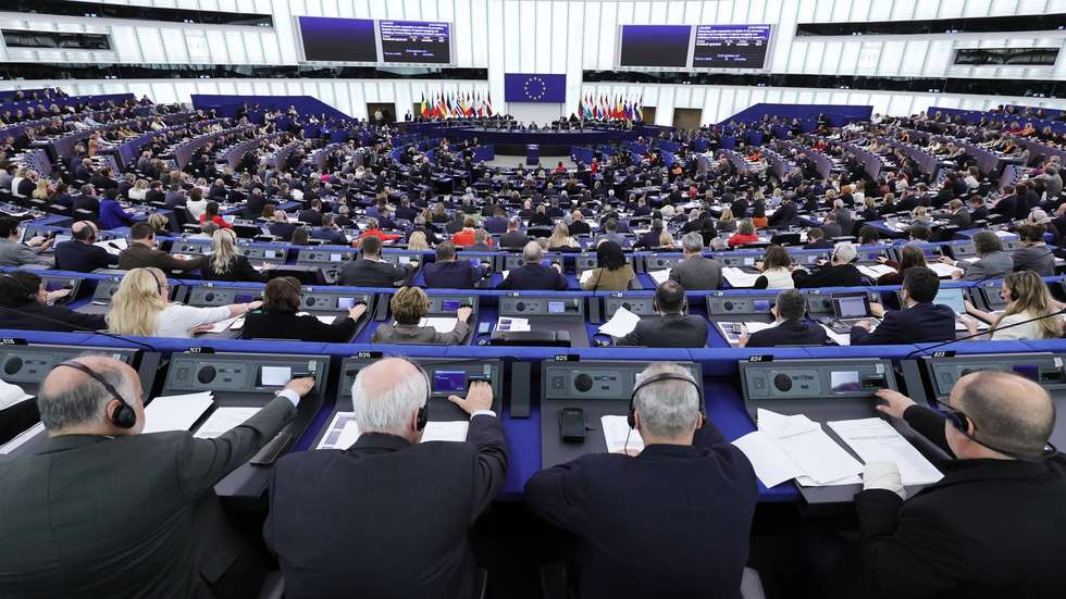 epa12547409 Members of the parliament during a voting at the European Parliament in Strasbourg, France, 25 November 2025. The current plenary session runs from 24 until 27 November 2025.  EPA/RONALD WITTEK