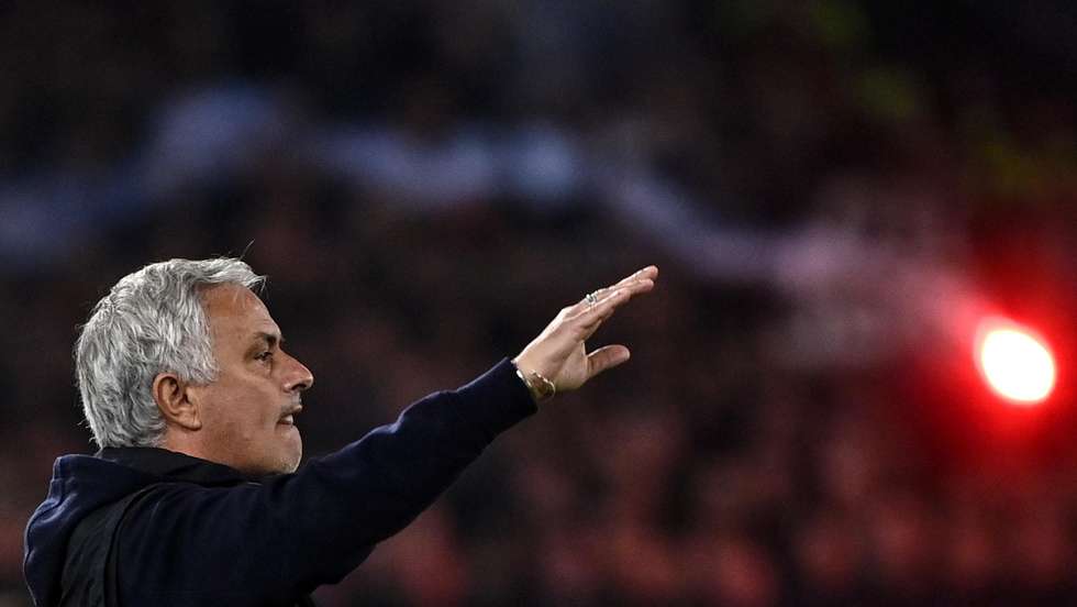 epa10959734 Roma's head coach Jose Mourinho reacts during the Italian Serie A soccer match between AS Roma and US Lecce at the Olimpico stadium in Rome, Italy, 05 November 2023.  EPA/Riccardo Antimiani