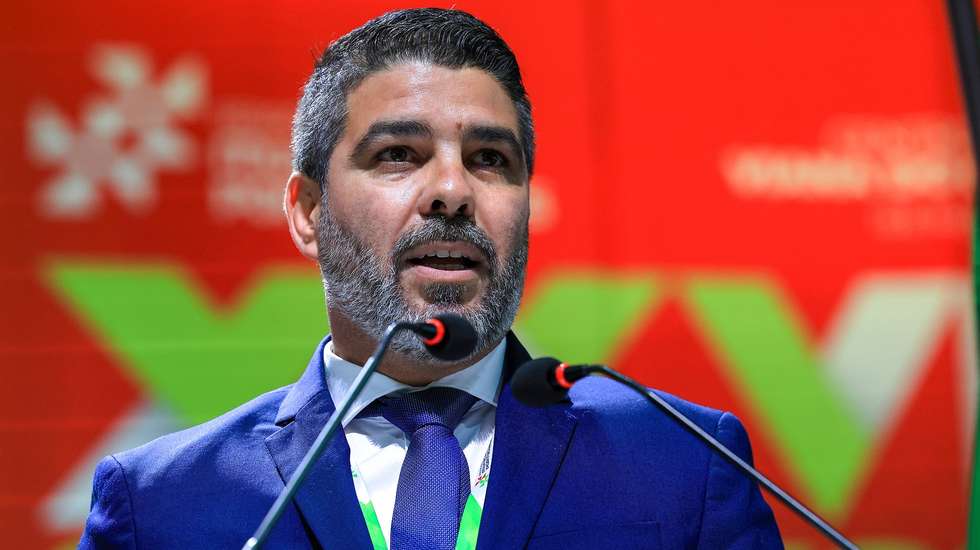 O presidente da Associação Nacional dos Municípios Portugueses (ANMP), Pedro Pimpão, discursa durante a sessão de encerramento do XXVII Congresso da Associação Nacional de Municípios Portugueses, sob o lema: Poder Local - A proximidade que transforma Portugal, em Viana do Castelo, 14 de dezembro de 2025. ESTELA SILVA/LUSA