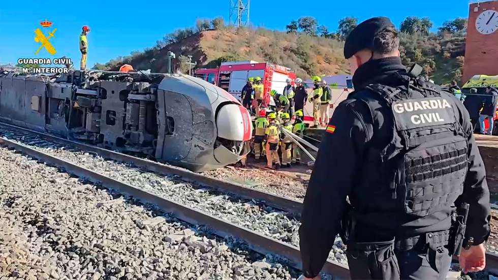 epa12661301 A screen grab from a video made available by the Spanish Civil Guard shows agents gathering evidence at the site of the wreckage where, on 18 January 2026, at least 39 people died after a high-speed train carrying more than 300 passengers derailed and collided with another train traveling in the opposite direction on an adjacent track near the town of Adamuz, Cordoba, Spain, 19 January 2026.  EPA/GUARDIA CIVIL HANDOUT HANDOUT EDITORIAL USE ONLY/NO SALES