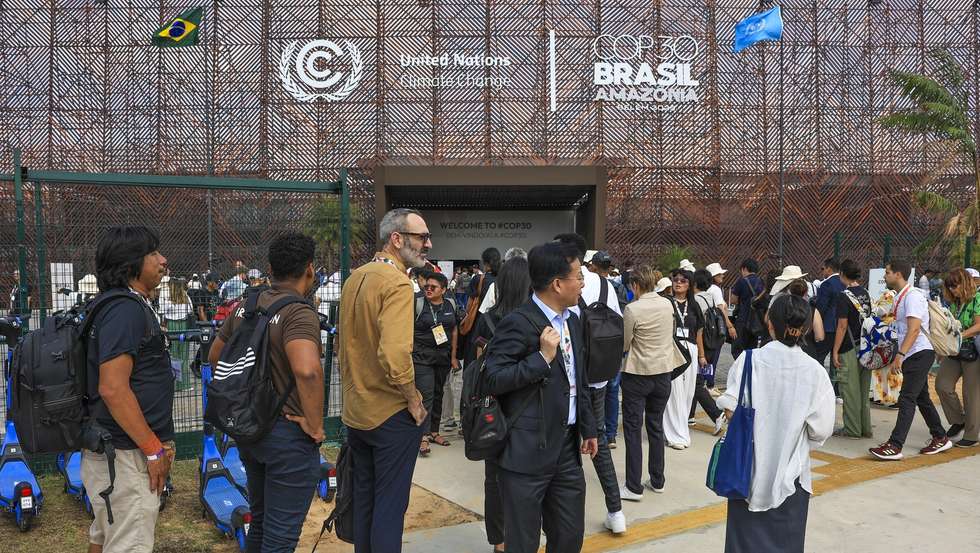 epa12518814 People wait to enter the Hangar Convention Center where COP30 is taking place in Belem, Brazil, 11 November 2025. Representatives from some 170 countries are participating in the 30th United Nations Climate Change Conference, COP30, which will run until November 21.  EPA/Andre Coelho