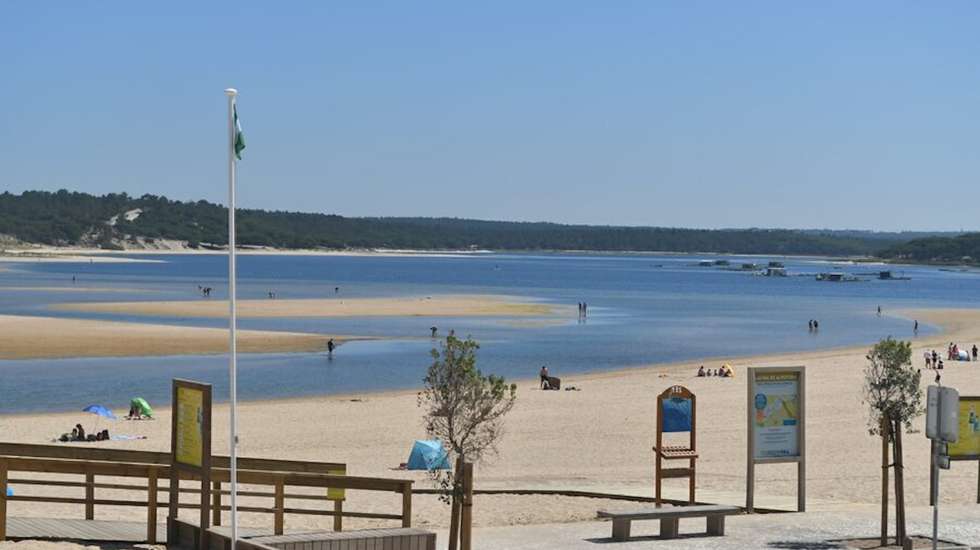 Primeira fase da empreitada de abertura e desassoreamento da Lagoa de Albufeira, no concelho de Sesimbra, distrito de Setúbal