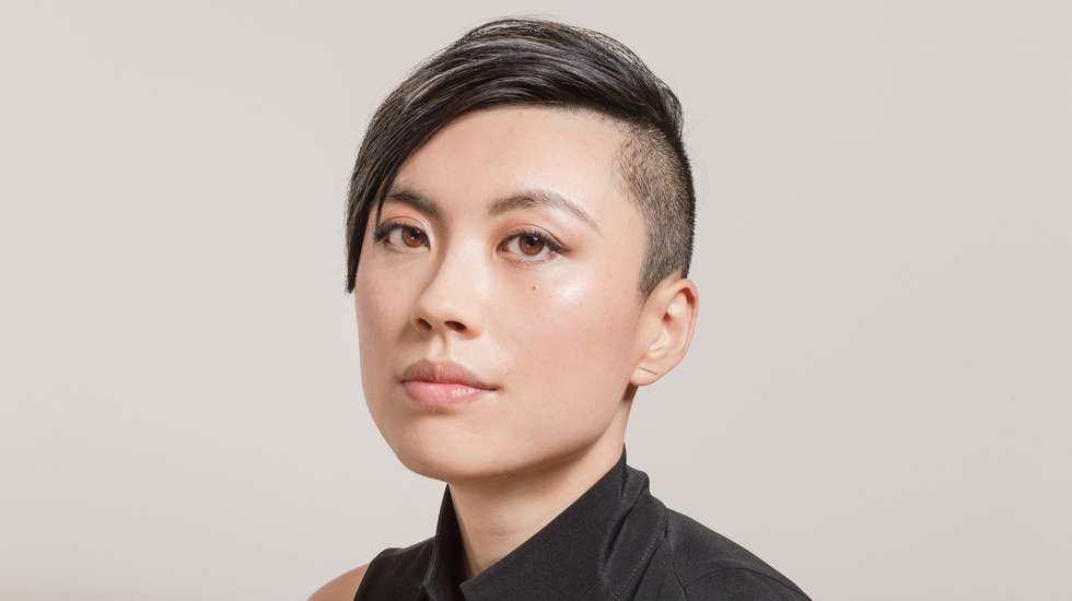 C Pam Zhang nasceu em Pequim em 1990, mas foi criada principalmente nos Estados Unidos