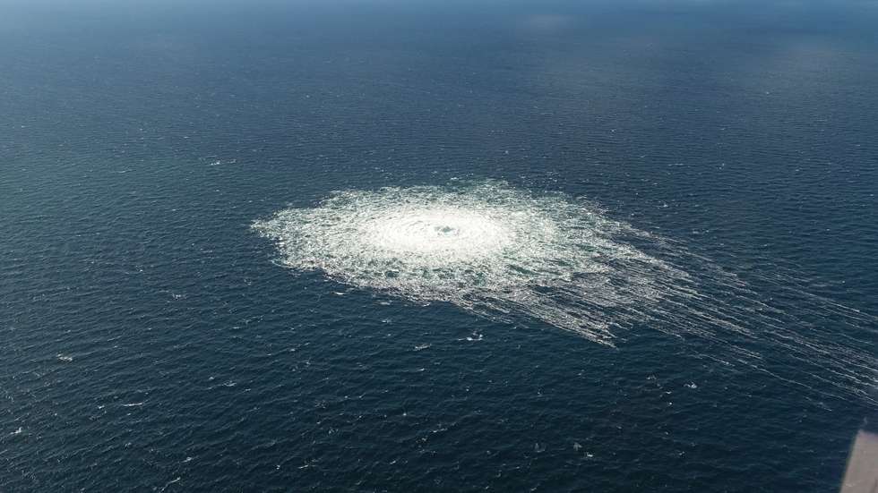 epa10209592 A handout photo taken from a Danish F-16 jet on 27 September 2022 and made available by the Danish Defence Command shows a gas leak of the Nord Stream 2 pipeline off Bornholm, Denmark, Baltic Sea. The Danish energy agency confirmed 27 September 2022 three gas leaks on the Nord Stream 1 and 2 pipelines.  EPA/Danish Defence Command / HANDOUT  HANDOUT EDITORIAL USE ONLY/NO SALES