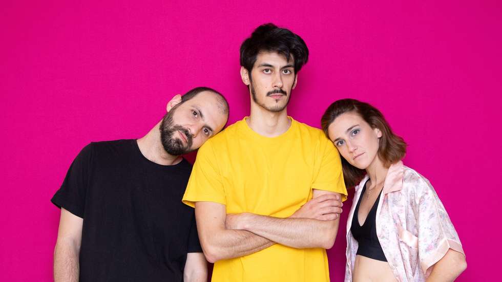 Gonçalo Carvalho, João Estima e Lia Carvalho são os protagonistas de "YOLO", que tem dramaturgia de Joana Bértholo