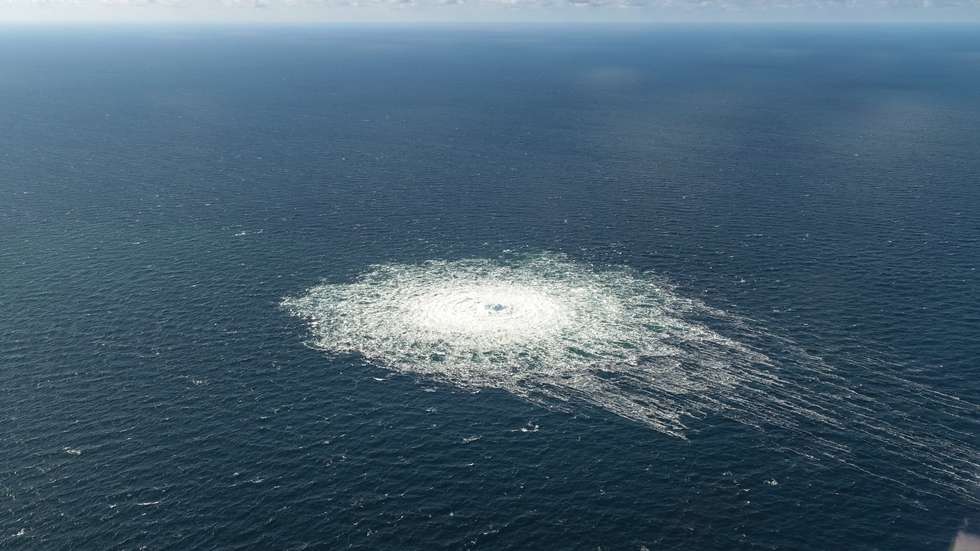 epa10209592 A handout photo taken from a Danish F-16 jet on 27 September 2022 and made available by the Danish Defence Command shows a gas leak of the Nord Stream 2 pipeline off Bornholm, Denmark, Baltic Sea. The Danish energy agency confirmed 27 September 2022 three gas leaks on the Nord Stream 1 and 2 pipelines.  EPA/Danish Defence Command / HANDOUT  HANDOUT EDITORIAL USE ONLY/NO SALES