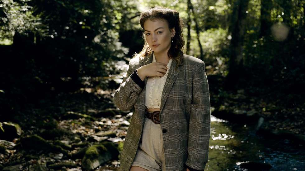 Angel Olsen parece querer regressar à terra, com as canções mais simples mas mais estruturadas da sua carreira, o tipo de canções que podiam ter sido escritos no alpendre, ao fim do dia, com meia dúzia de amigos e dois jarros de sangria