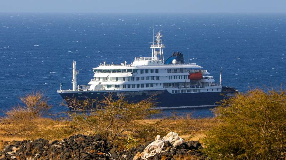 The Dutch cruise ship MS Hondius, where, following the outbreak of acute respiratory syndrome on board, three people have died and three others are showing symptoms. The ship is anchored off the coast of the city of Praia, on the island of Santiago, Cape Verde, 04 May 2026. The MS Hondius entered Cape Verdean waters on Sunday, and the archipelago’s health authorities are monitoring it following an international notification of a respiratory disease outbreak on board, with severe cases and deaths reported. ELTON MONTEIRO/LUSA