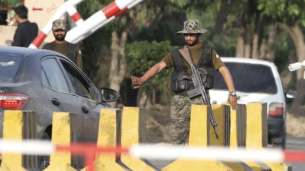 epa12051826 Pakistan Rangers stop vehicles at the Pakistan-India border, to conduct checks as visitors arrive to witness the flag-lowering ceremony, in Wagah, Pakistan, 24 April 2025. Pakistan's National Security Committee (NSC) convened on 24 April to respond to India's recent measures, including the suspension of the Indus Waters Treaty and the downgrading of diplomatic ties, following a deadly attack in Pahalgam, India-administered Kashmir, that left 26 people dead. India has alleged Pakistan's involvement in cross-border terrorism, a claim Pakistan denies, while expressing condolences to the victims.  EPA/RAHAT DAR