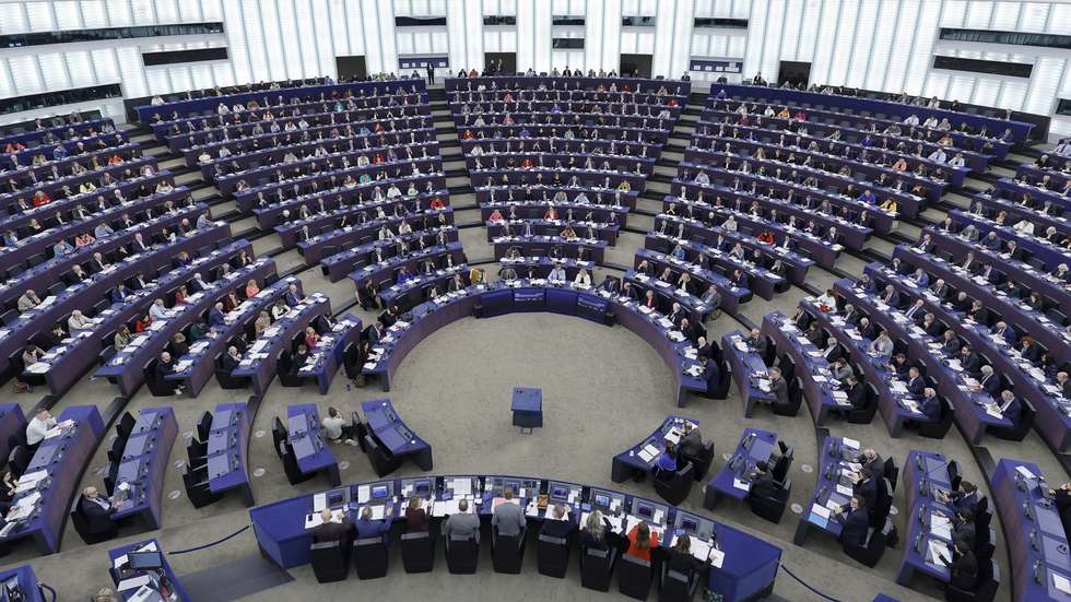 epa11184107 Members of the European Parliament (MEP’s) during a voting session of the European Parliament in Strasbourg, France, 27 February 2024. The EU Parliament's session runs from 26 till 29 February 2024.  EPA/RONALD WITTEK