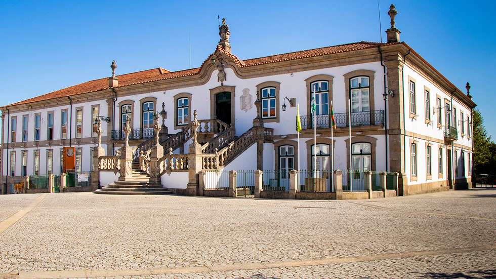 Pelo centro da cidade transmontana vão desfilar marchas das 20 freguesias do concelho