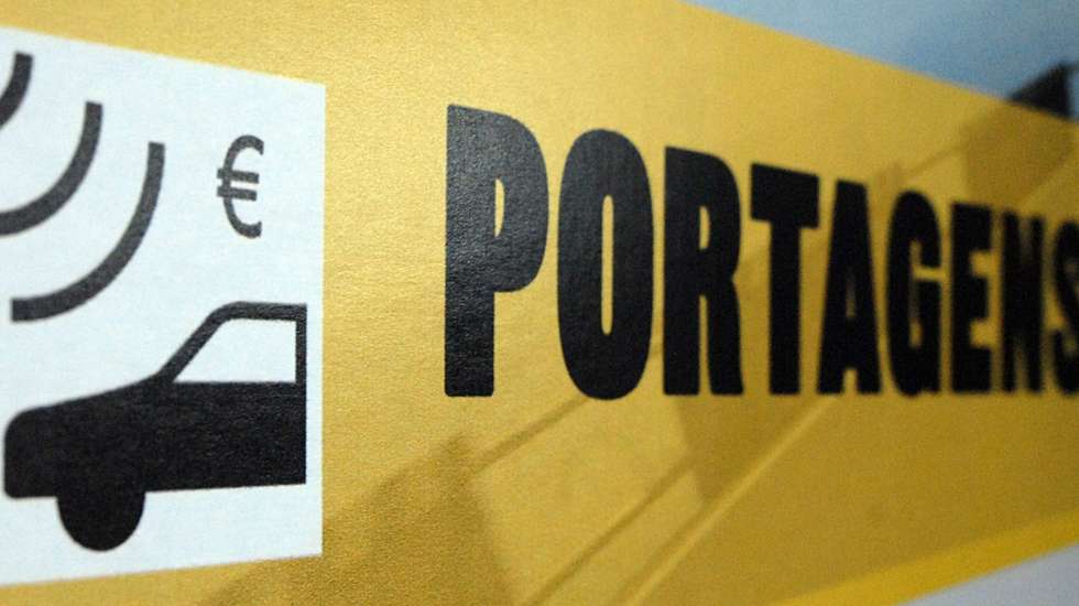 O Governo &quot;recorreu a uma patranha&quot; no sentido de apenas reduzir portagens, na maioria dos troços ou sublanços, entre 42 e 48%, diz o PSD