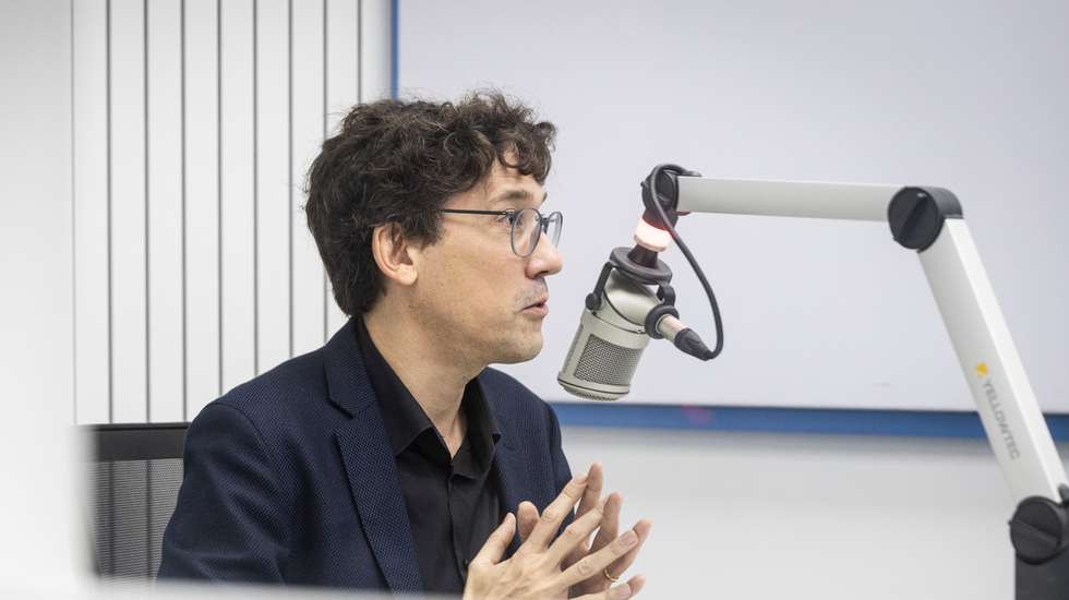 O coordenador do projeto-piloto aponta que "há outras formas de reduzir o tempo de trabalho", nomeadamente a implementação das 35 horas semanais para todos os setores ou mais dias de férias