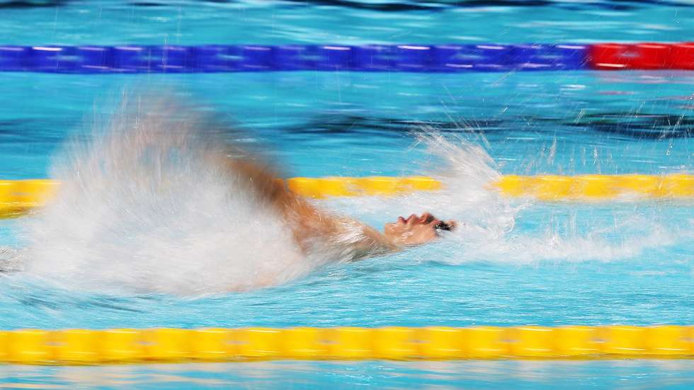 epa09644489 Roman Mityukov of Switzerland competes in the heats of the Men's 100m Backstroke at the 15th FINA World Swimming Championships (25m), Abu Dhabi, United Arab Emirates, 16 December 2021.  EPA/ALI HAIDER