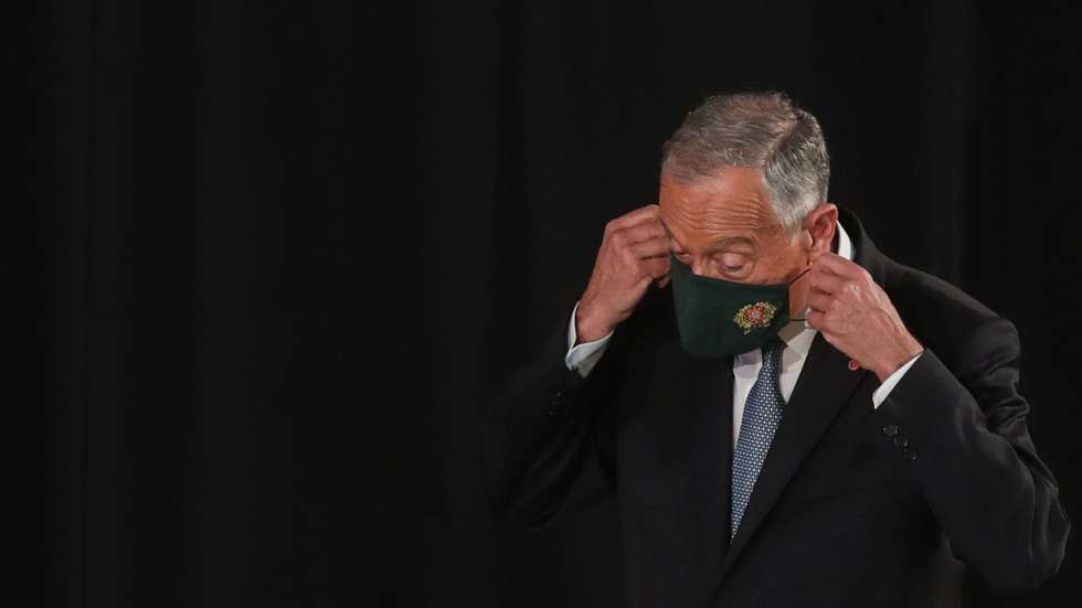O Presidente da República, Marcelo Rebelo de Sousa, fala durante a cerimónia de apresentação de cumprimentos de boas festas do presidente e vice-presidentes da Assembleia da República, dos líderes dos grupos parlamentares, deputados únicos e deputadas não inscritas, e dos secretários e vice-secretários da Mesa da Assembleia ao Presidente da República, no Antigo Picadeiro Real do Museu Nacional dos Coches em Lisboa, 22 de dezembro de 2020. TIAGO PETINGA/LUSA