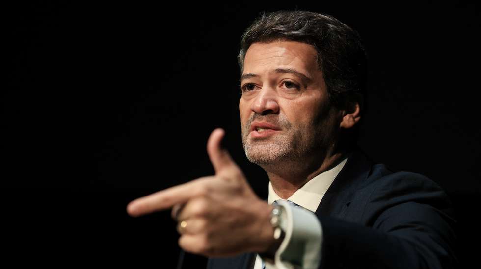 O candidato à Presidência da República André Ventura participa na 9. ª Conferência anual do ECO - jornal económico digital, que pretende promover uma reflexão sobre o futuro económico de Portugal até 2030, Serralves, Porto 7 de novembro de 2025. JOSÉ COELHO/LUSA