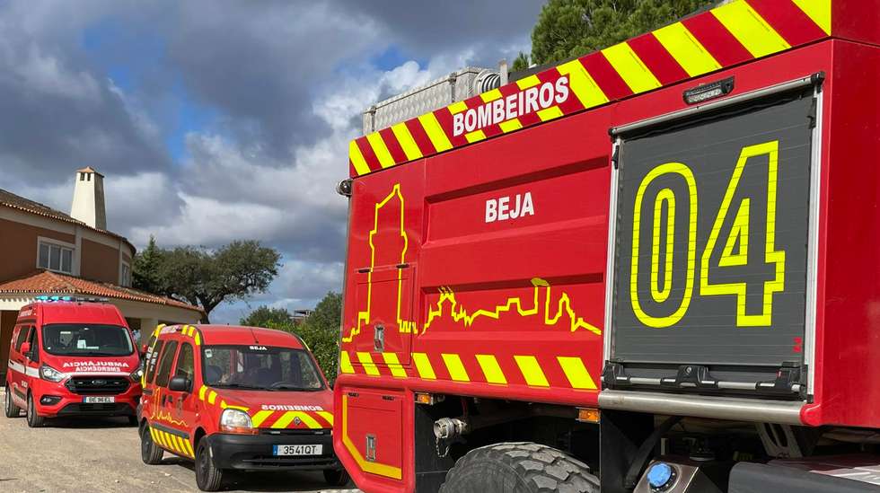 Às 7h30 estavam no local 14 operacionais, com o apoio de cinco viaturas