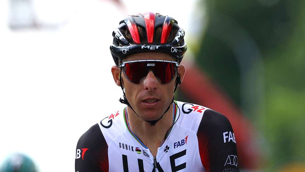 epa09316106 Portuguese rider Rui Costa of the UAE-Team Emirates crosses the finish line of the 6th stage of the Tour de France 2021 over 160.6 km from Tours to Chateauroux, France, 01 July 2021.  EPA/Tim de Waele / POOL