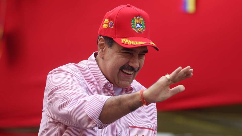 epa12563445 Venezuelan President Nicolas Maduro waves during a rally in Caracas, Venezuela, 01 December 2025. Chavistas said they seek peace but are prepared to 'defend the homeland' during a rally to swear in the so-called Bolivarian Integral Commands amid tensions over the US military deployment in the Caribbean.  EPA/Miguel Gutierrez