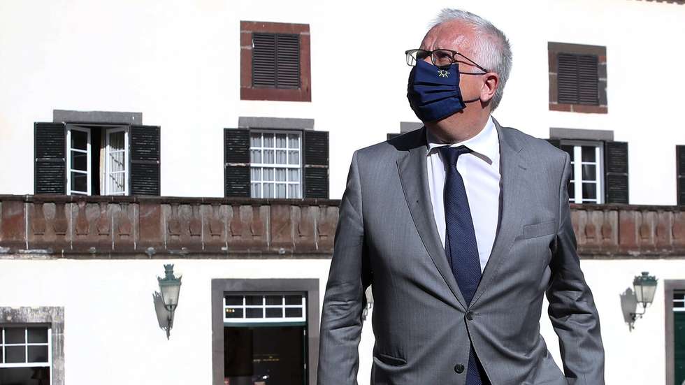 Eduardo Cabrita, ministro da Administração Interna, esta manhã à chegada ao Palacio de São Lourenço, para um encontro com o representante da República na Madeira, Funchal, 23 de julho de 2021. HOMEM DE GOUVEIA/LUSA