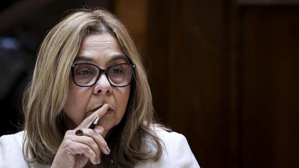 A ministra da Saúde, Ana Paula Martins, fala perante a Comissão de Saúde, sobre o «sobre a já anunciada mas ainda não explicada refundação do INEM», na Assembleia da República, em Lisboa, 11 de dezembro de 2024. FILIPE AMORIM/LUSA
