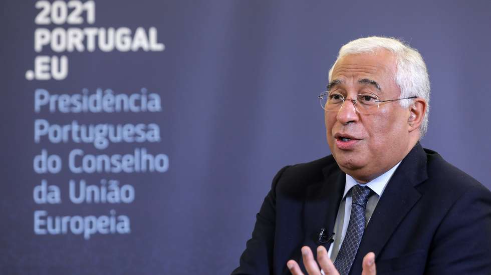 O primeiro-ministro, António Costa, fala durante uma entrevista à agência Lusa sobre a Presidência Portuguesa do Conselho da União Europeia que irá decorrer de 01 de janeiro de 2021 a 30 de junho de 2021, no Palácio de São Bento, em Lisboa, 30 de dezembro de 2020. (ACOMPANHA TEXTO DA LUSA DO DIA 04 DE JANEIRO DE 2021). MIGUEL A. LOPES/LUSA