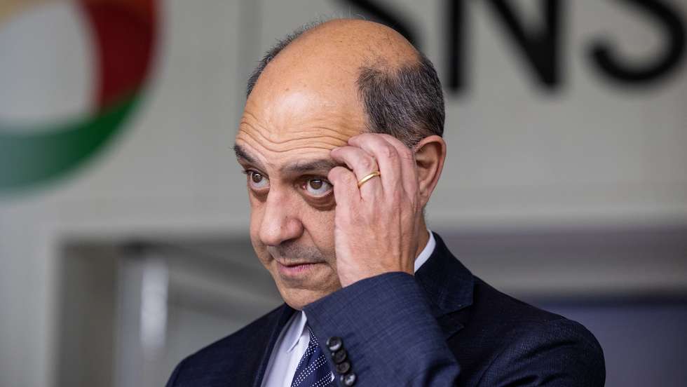 O ministro da Saúde Manuel Pizarro durante uma reunião com a Direção Executiva do Serviço Nacional de Saúde no Centro Hospitalar Universitário São João, Porto, 13 de outubro de 2023.  JOSÉ COELHO/LUSA