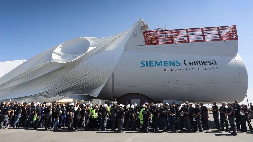 epa08408493 (FILE) - Workers watch the uncovering of an engine nacelle during the inauguration ceremony of the new offshore wind engine nacelle plant of Siemens Gamesa in Cuxhaven, northern Germany, 05 June 2018 (reissued 07 May 2020). Siemens AG, a German multinational conglomerate company headquartered in Munich and the largest industrial manufacturing company in Europe, releases the second quarter results for fiscal year 2020 on 08 May 2020.  EPA/FOCKE STRANGMANN