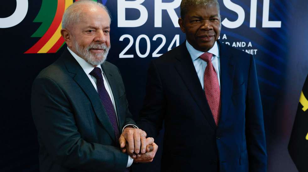 epa11726533 Brazilian President Luiz Inacio Lula da Silva (L) and his Angolan counterpart Joao Lourenco pose before a bilateral meeting, one day before the start of the G20 summit, at Copacabana Fort in Rio de Janeiro, Brazil, 17 November 2024. The Group of Twenty (G20) Leaders' Summit is set to take place in Rio de Janeiro on 18 and 19 November 2024.  EPA/SEBASTIAO MOREIRA