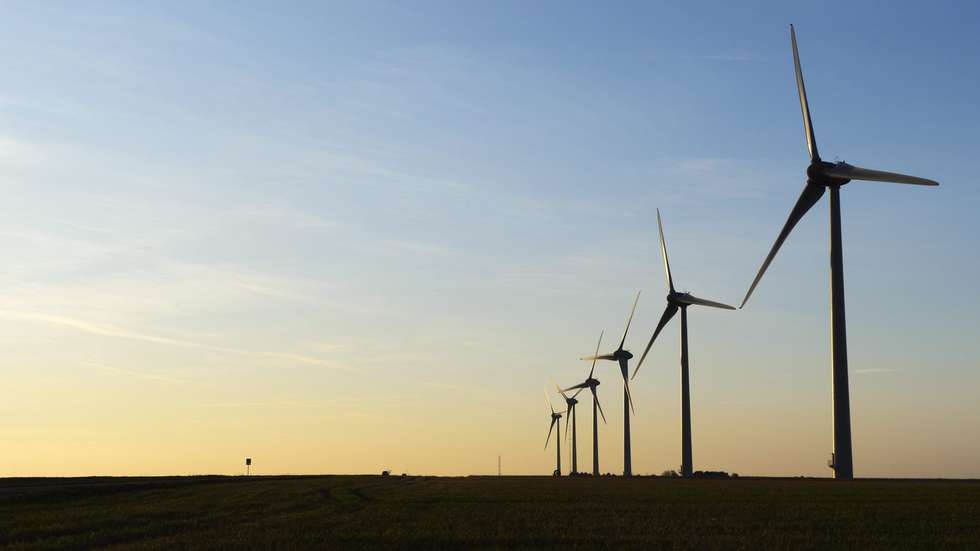 epa03045094 Wind turbines at sunset at a Wind Farm near Dieppe, Seine-Maritime, France, 27 December 2011. reports state that in keeping with the Kyoto Protocol to Reduce Greenhouse Gases and in conformity with a European directive on the development of renewable energy, France has  implemented an ambitious policy regarding eolic energy.  EPA/HORACIO VILLALOBOS
