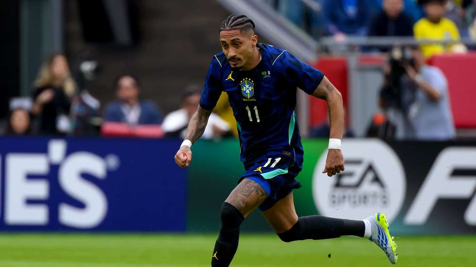 epa12852401 Raphinha of Brazil in action during the international friendly match between Brazil and France in Foxborough, Massachusetts, USA, 26 March 2026.  EPA/ADAM RICHINS