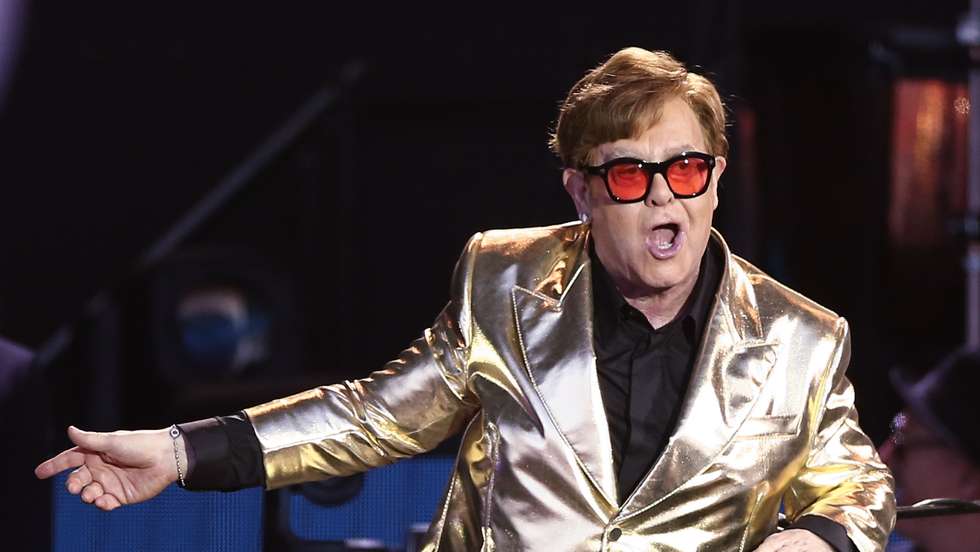 epa10711388 Elton John performs on the Pyramid Stage during the Glastonbury Festival in Pilton, Britain, 25 June 2023. The Glastonbury Festival is a five-day festival of music, dance, theatre, comedy and performing arts running from 21 to 25 June 2023.  EPA/ADAM VAUGHAN