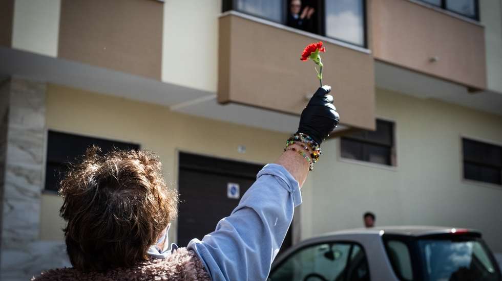 O Festival Cantar Abril é uma iniciativa da Câmara Municipal de Almada, no distrito de Setúbal, que vai já na sexta edição contando este ano com o envolvimento da plataforma O Gerador, que contribui para a extensão do festival