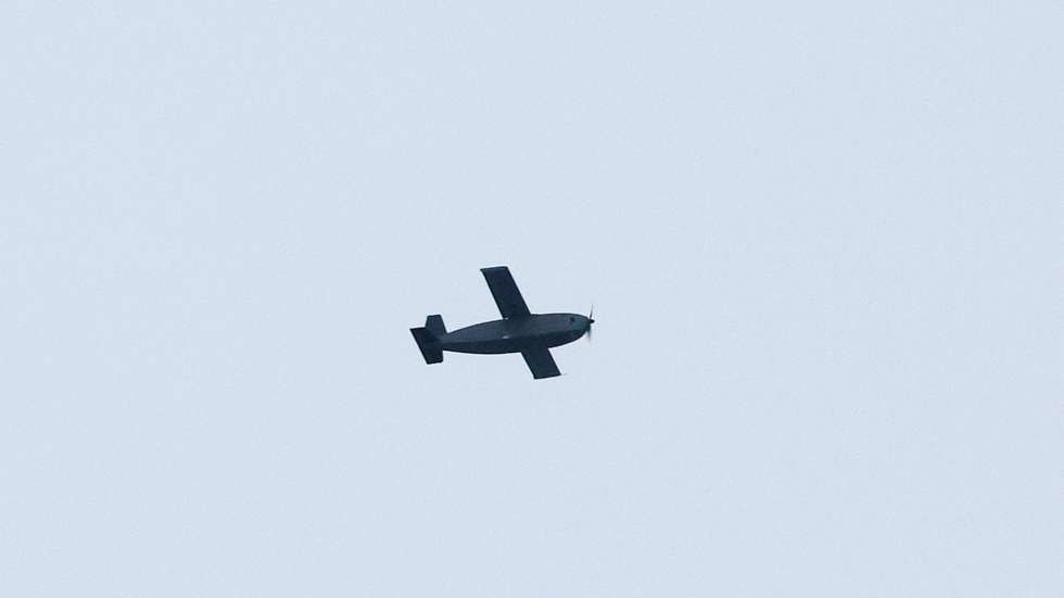 epa11828726 A drone flies above the Ukrainian capital during an air-raid alert on the day of the British Prime Minister's visit to Kyiv, Ukraine, 16 January 2025, amid the Russian invasion. Britain and Ukraine will sign a historic partnership to boost cooperation on maritime security, according to the UK government.  EPA/SERGEY DOLZHENKO