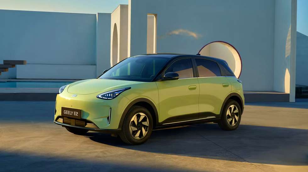 O Geely E2 é um dos eléctricos mais vendidos no mundo, sobretudo devido ao facto de ser proposto na China por apenas 9000€. Na Europa (e em Portugal) deverá custar ligeiramente acima dos 20.000€