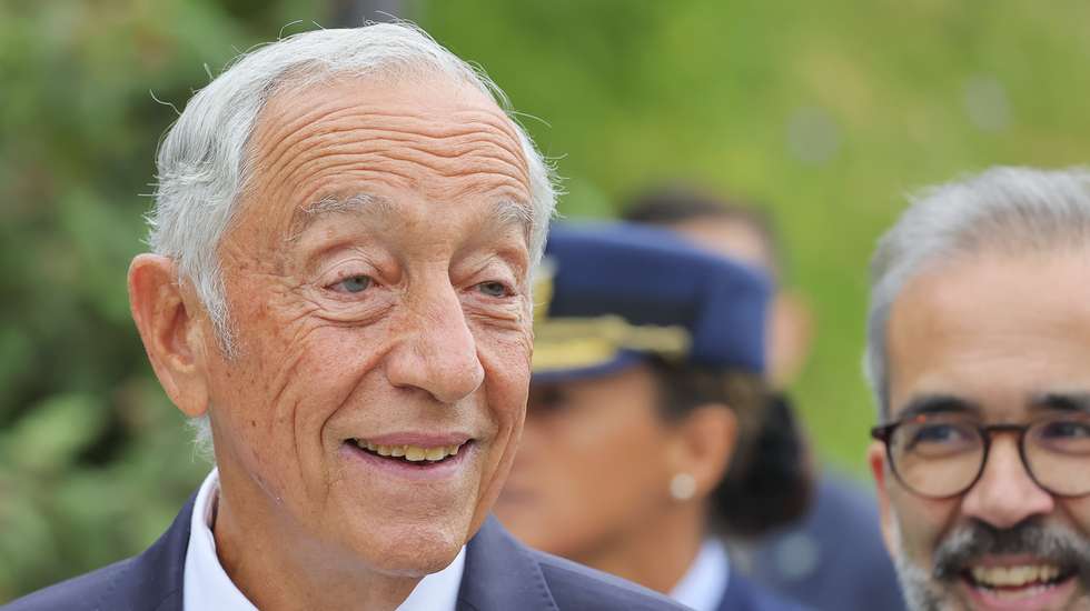 epa11413073 Portugal's President Marcelo Rebelo de Sousa (L) arrives for the opening ceremony of the Summit on Peace in Ukraine at the Buergenstock Resort in Stansstad, near Lucerne, Switzerland, 15 June 2024. International heads of state gather on 15 and 16 June at the Buergenstock Resort in central Switzerland for the two-day Summit on Peace in Ukraine.  EPA/Denis Balibouse / POOL    EDITORIAL USE ONLY  EDITORIAL USE ONLY