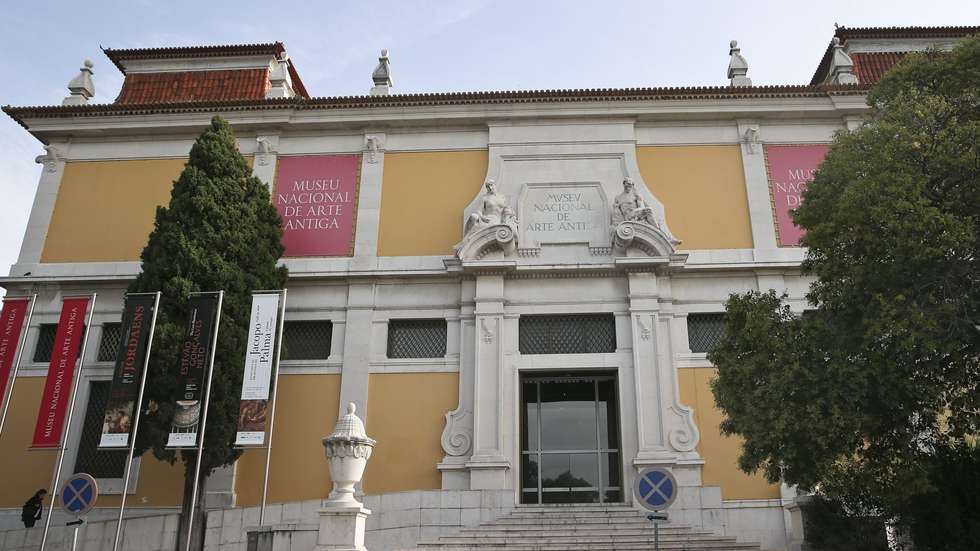 A exposição inclui os desenhos preparatórios da pintura 'A Morte de Camões' de Domingos Sequeira