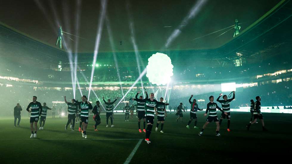Jogadores do Sporting fizeram a última festa pela conquista do Campeonato em Alvalade depois do triunfo por 3-0 frente ao Desp. Chaves