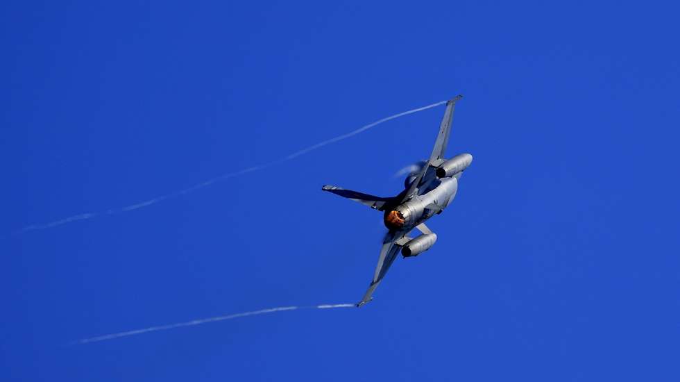 epa12337335 A Romanian F16 jet fighter performs during the Bucharest International Air Show 2025 (BIAS), at Baneasa Airport in Bucharest, Romania, 30 August 2025. Thousands of people gathered on the runway of 'Aurel Vlaicu' International Airport for the 15th edition of the Bucharest International Air Show (BIAS), largest air show in Romania, to see more than 200 civil and military aircrafts, and 200 pilots and paratroopers performing aerobatics and demonstrative flights.  EPA/ROBERT GHEMENT