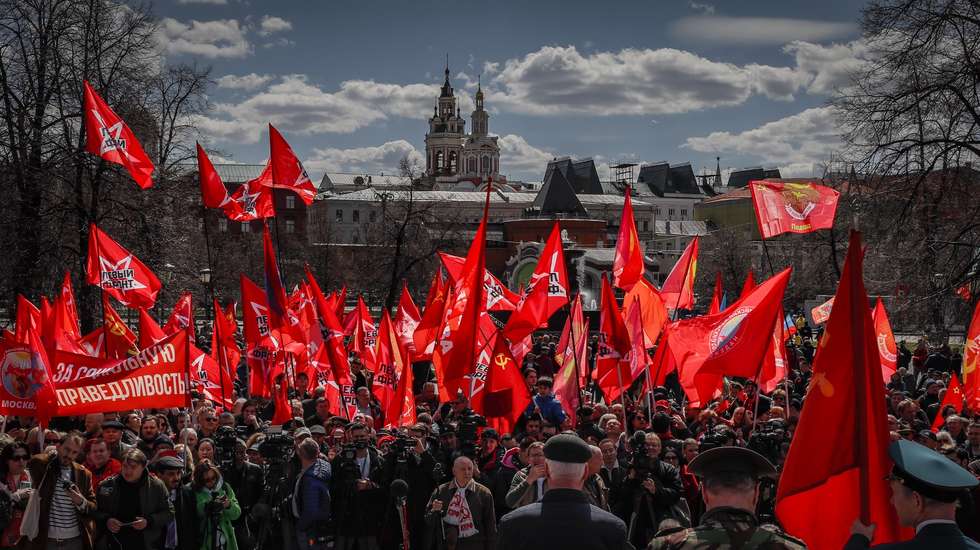 epa09920108 Supporters of the Russian Communist Party attend a rally to mark International Workers' Day, in Moscow, Russia, 01 May 2022. Labor Day or May Day is observed all over the world on the first day of May to celebrate the economic and social achievements of workers and fight for laborers rights.  EPA/YURI KOCHETKOV