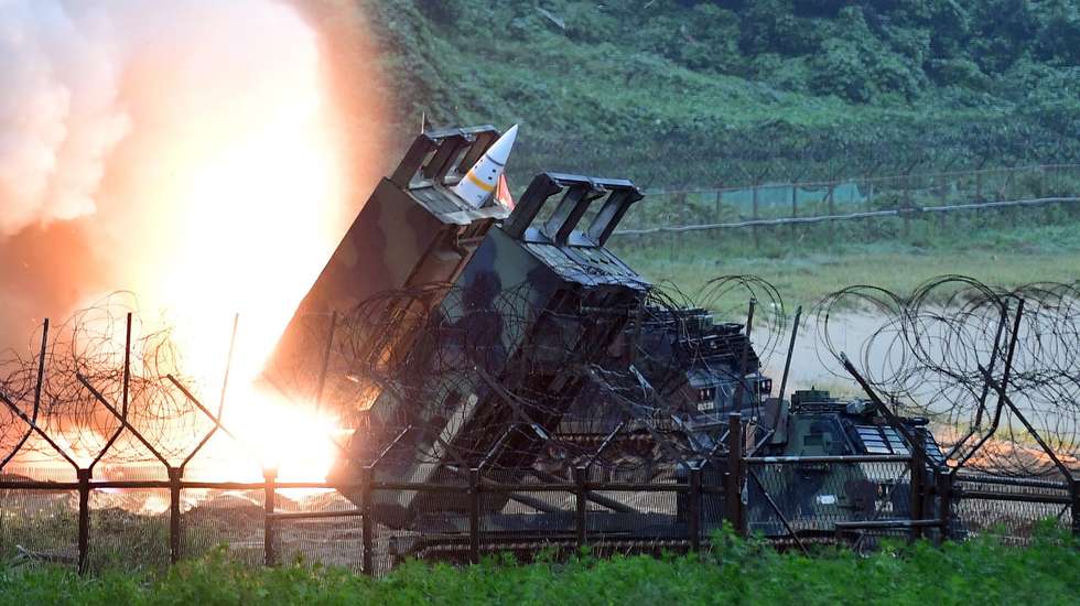 epa06115700 A handout photo made available by South Korea's Joint Chiefs of Staff (JCS) shows a US Army Tactical Missile System (ATacMS) being launched at an undisclosed location on the east coast, South Korea, 29 July 2017, as South Korea and the United States conduct a joint missile exercise in response to North Korea's firing an intercontinental ballistic missile the previous day.  EPA/SOUTH KOREA'S JOINT CHIEFS OF STAFF HANDOUT  HANDOUT EDITORIAL USE ONLY/NO SALES