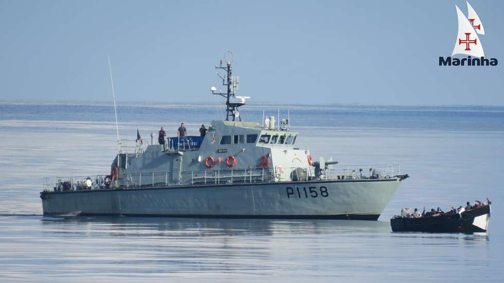 Resgate de 37 migrantes a sul do Algarve no dia 11 de novembro de 2021 pela Marinha Portuguesa. FOTO: Marinha