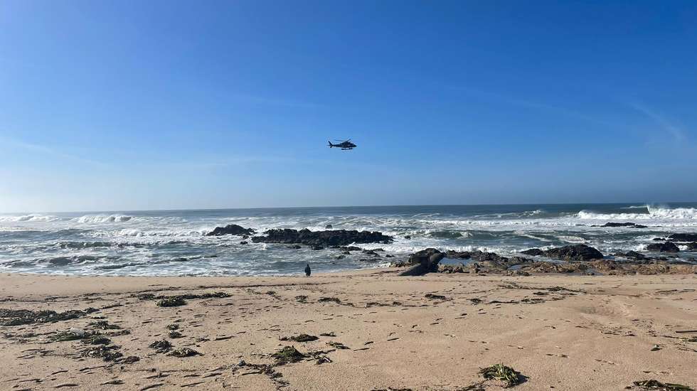 Oito jovens são militares, em formação na Escola Prática dos Serviços do Exército, na Póvoa de Varzim. Exército abriu processo de averiguações