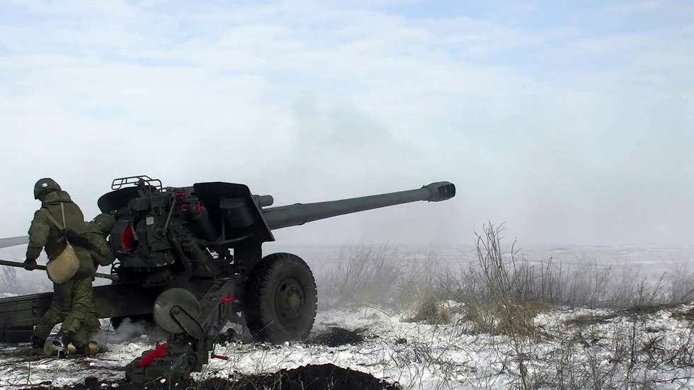 Russian troops participate in combat training