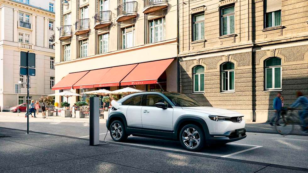 O eléctrico Mazda MX-30 vai passar a estar disponível numa versão com &quot;range extender&quot; para aumentar a autonomia. Mas passa a ser considerado híbrido plug-in