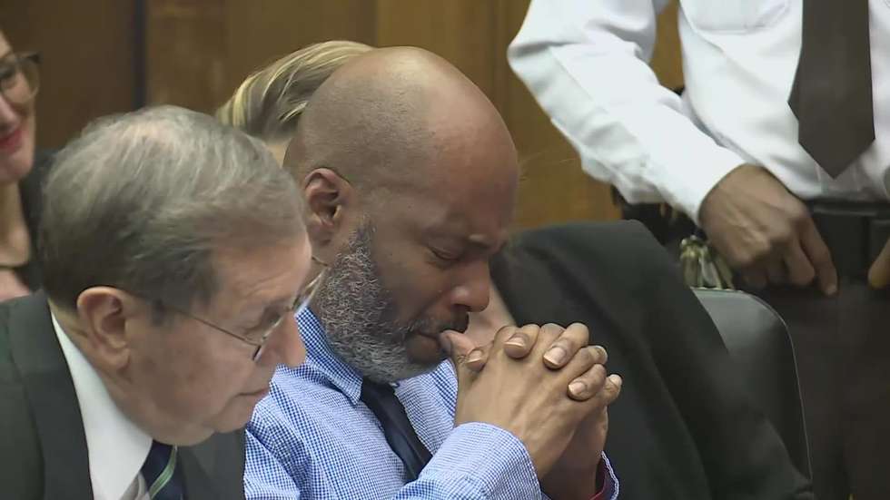 Lamar Johnson saiu do tribunal como um homem livre, após passar mais de metade da vida na prisão