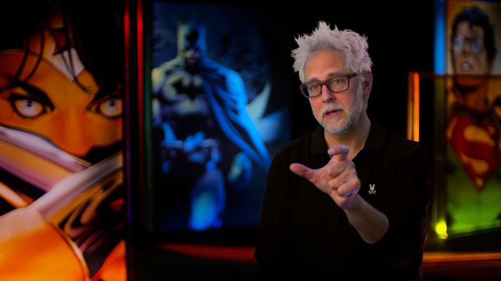 James Gunn, realizador responsável (entre outros) pelo filme "Esquadrão Suicida", a série "Peacemaker" e por ser, desde 2022, co-CEO dos DC Studios