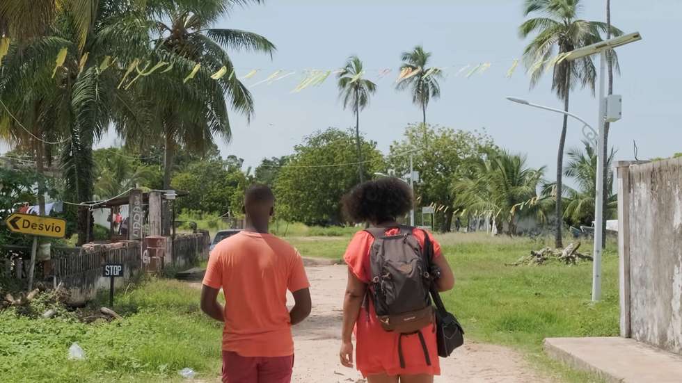 “Estas pessoas documentadas em vídeo, com experiências de vida e culturas diferentes contam histórias de pertença e põe-nos a pensar afinal a quem, a onde ou ao quê sentimos que pertencemos”, sustenta Raquel André