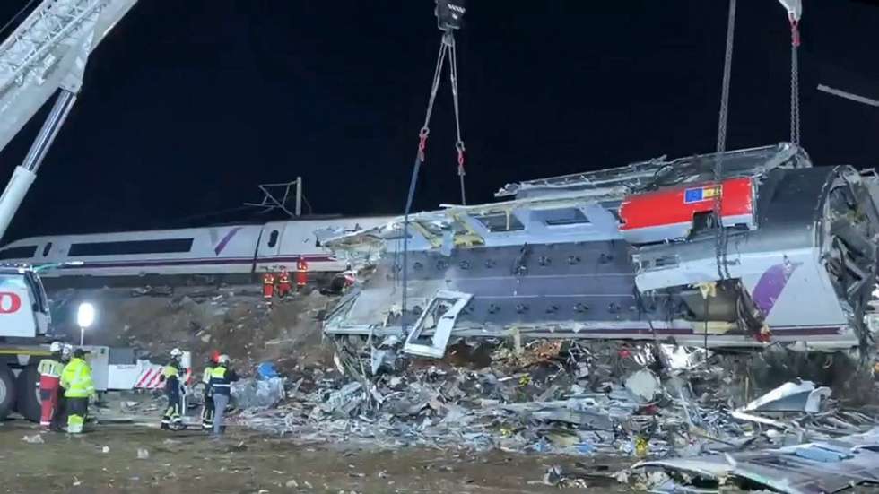 epa13338626 A handout vide-grab photo released by Spanish Military Emergency Unit (UME) on 29 October 2026 of rescue work at the scene of a collision between two high-speed trains, Iryo and AVE, in the village of Urda, Toledo, Spain, overnight. At least 68 people have been killed and dozens more injured in the accident on 28 October in the province of Toledo, south of the Spanish capital, Madrid.  EPA/UME HANDOUT ATTENTION EDITORS: IMAGE TO BE USED ONLY IN RELATION TO THE STATED EVENT (MANDATORY CREDIT)
HANDOUT EDITORIAL USE ONLY/NO SALES