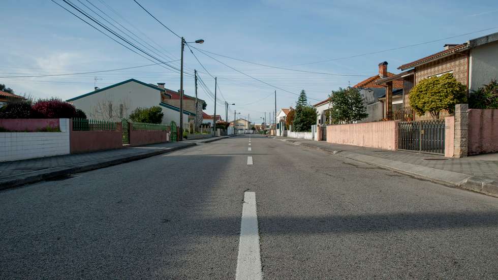 A vítima é uma mulher de 86 anos com graves problemas de saúde que, à data dos factos, se encontrava sozinha em casa